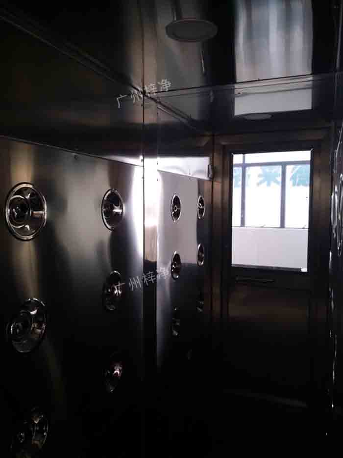 門禁刷卡風淋室內結構整個產品外形板材采用304不銹鋼板材沖壓成型,防銹、堅固耐用 門禁刷卡風淋室內結構整個產品外形板材采用304不銹鋼板材沖壓成型,防銹、堅固耐用