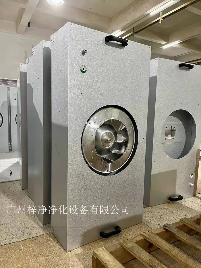 直流FFU適用于半導(dǎo)體、電子、平板顯示器和磁盤驅(qū)動器的廠家及光學(xué)、生物工業(yè)及其它對空氣中污染有嚴格控制要求的地方。 直流FFU適用于半導(dǎo)體、電子、平板顯示器和磁盤驅(qū)動器的廠家及光學(xué)、生物工業(yè)及其它對空氣中污染有嚴格控制要求的地方。