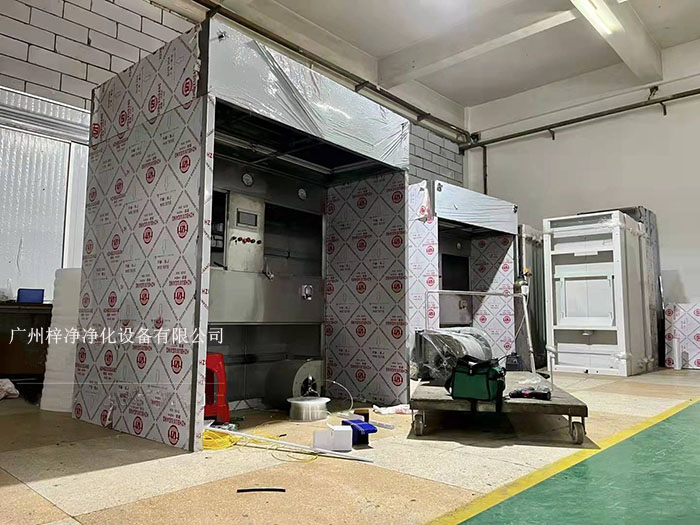 負壓稱稱量罩通過創(chuàng)造一個低氣壓的環(huán)境,防止生產過程中的粉塵、揮發(fā)物等有害物質逸散到外界環(huán)境中,同時確保稱量結果的準確性。 負壓稱稱量罩通過創(chuàng)造一個低氣壓的環(huán)境,防止生產過程中的粉塵、揮發(fā)物等有害物質逸散到外界環(huán)境中,同時確保稱量結果的準確性。