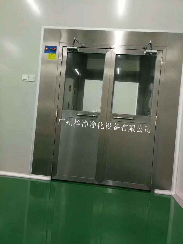 風(fēng)淋室外觀檢查整體結(jié)構(gòu)是保證風(fēng)淋室正常運行和潔凈度的重要環(huán)節(jié)。 風(fēng)淋室外觀檢查整體結(jié)構(gòu)是保證風(fēng)淋室正常運行和潔凈度的重要環(huán)節(jié)。