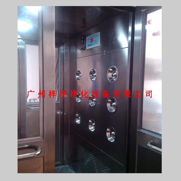 電加熱風(fēng)淋室實(shí)物特寫圖片(三) 電加熱風(fēng)淋室實(shí)物特寫圖片(三)