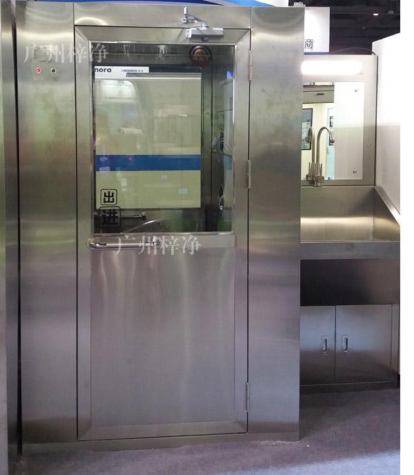 1300型不銹鋼風淋室正面圖 1300型不銹鋼風淋室正面圖